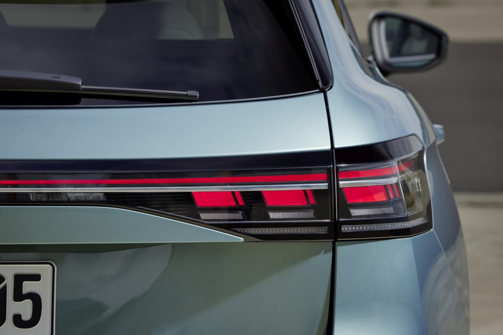 Volkswagen Passat Variant Elegance mariposit green 2024